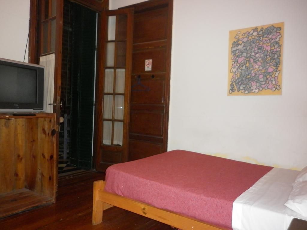 בואנוס איירס VI Luz Y Entre Hostel חדר תמונה